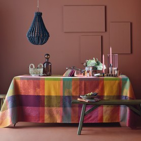 Tischwäsche-Serie Mille Auras Printemps und Tischwäsche Rainures Flamboyant
